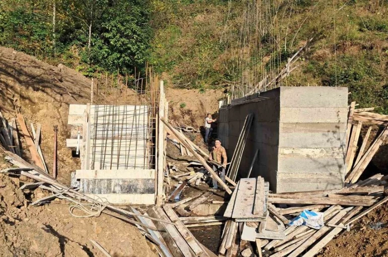 Salıpazarı’nda riskli bölgeye müdahale 
