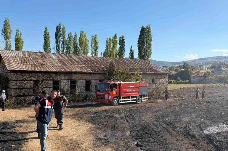 Saman yüklü kamyonda yangın çıktı