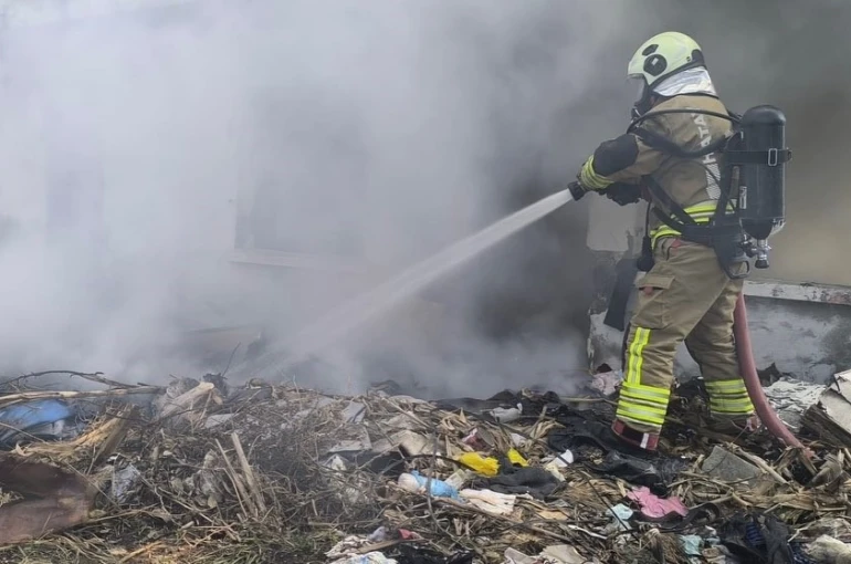 Samandağ’da metruk bina yangını 