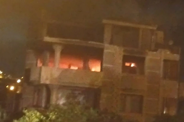 Samandağ’da metruk bina yangını 