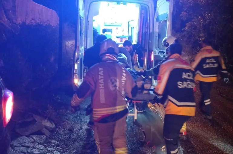 Samandağ’da şarampole devrilen otomobilin sürücüsü yaralandı 