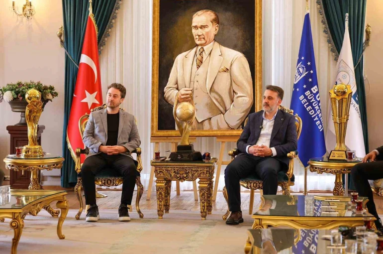 Şampiyon hentbolculardan Başkan Vekili Biba’ya ziyaret 