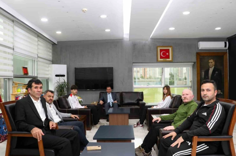 Şampiyon sporculardan Kabakcı’ya ziyaret 