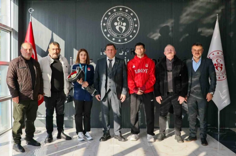 Şampiyonlara coşkulu karşılama 