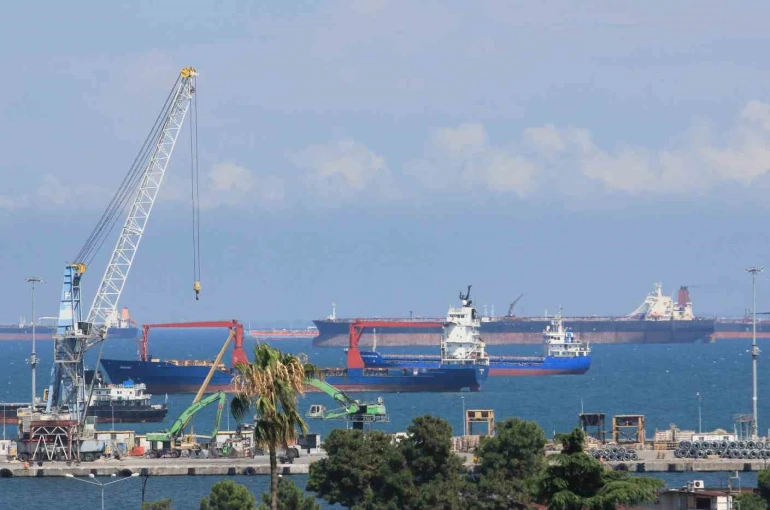 Samsun açıklarında gemi yoğunluğu