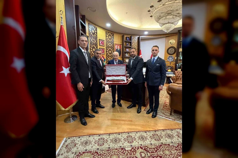 Samsun heyeti, MHP lideri ile buluştu 