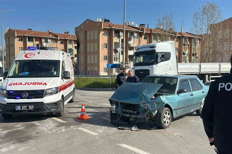 Samsun Şehir Hastanesi kavşağında yine kaza: 4 yaralı 