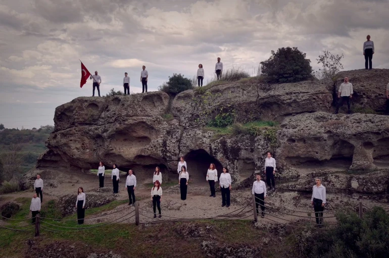 Samsun’da ‘Çanakkale Şehitlerine’ şiiri çok sesli koro ile seslendirildi 