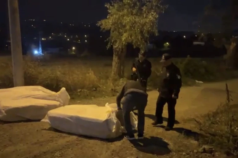 Samsun’da gece açık alandaki çuvallardan 215 bin uyuşturucu ele geçirildi: 2 gözaltı 