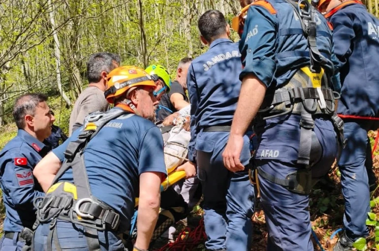 Samsun’da kayalıklardan düşen şahıs yaralandı 