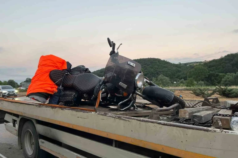 Samsun’da köpeğe çarpan motosikletteki sürücü ve yolcu yaralandı 