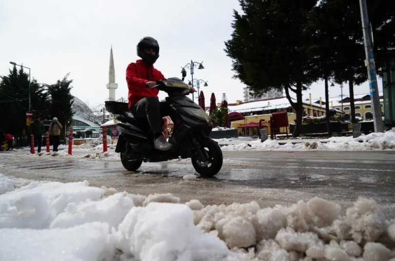 Samsun’da motosiklet ve kuryelerin trafiğe çıkışı kısıtlandı