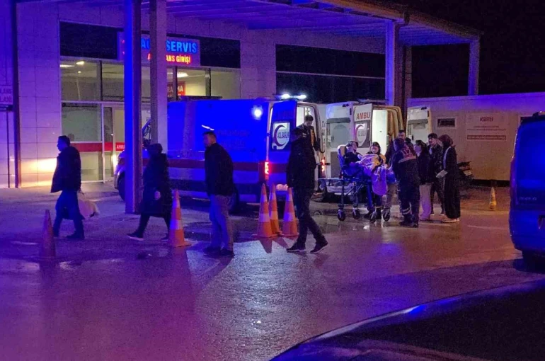 Samsun’da otomobil ormanlık alana yuvarlandı: 7 yaralı 