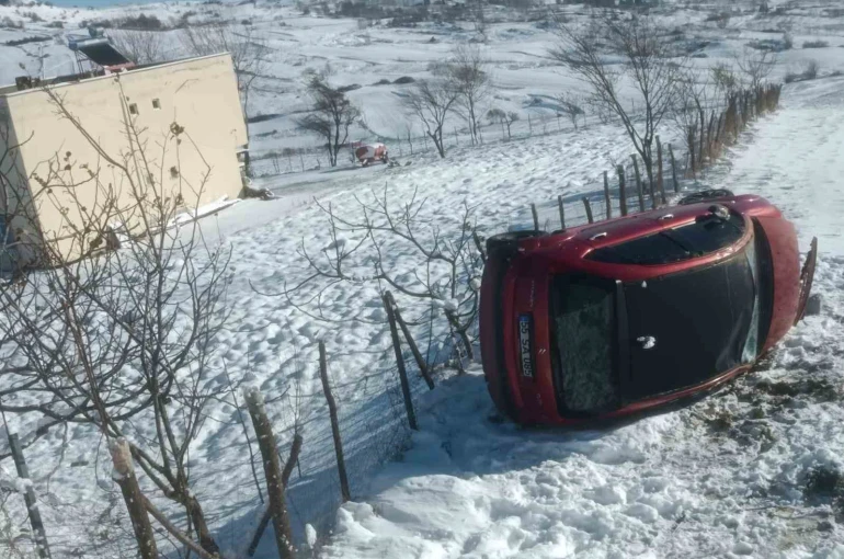 Samsun’da otomobil tarlaya yuvarlandı: 3 yaralı
