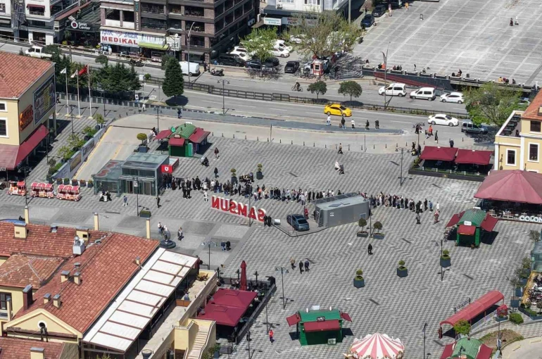 Samsun’da şampiyonluk maçı heyecanı: Biletler için kuyruk oluştu 