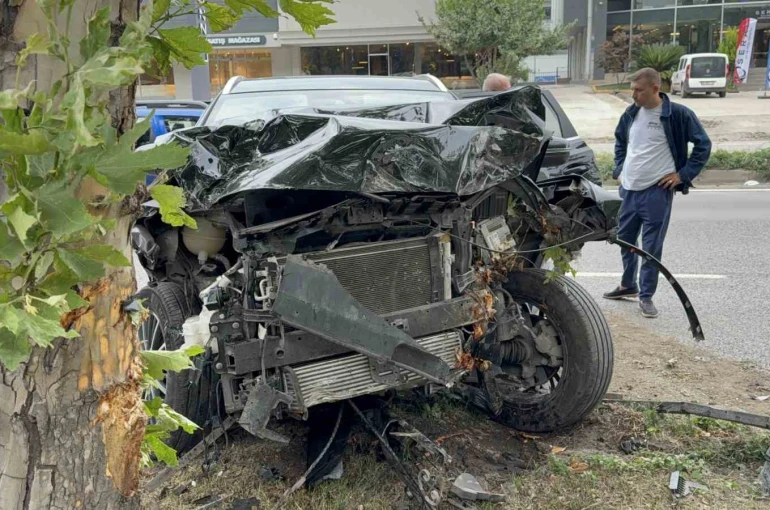 Samsun’da SUV araç ile otomobil çarpıştı: 2 yaralı