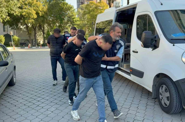 Samsun’da uyuşturucu ticaretinden gözaltına alınan 5 kişi adliyeye sevk edildi