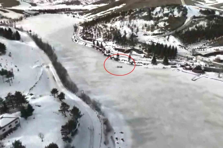 Samsunlu doğa fotoğrafçısı doktor donmuş gölün üzerinde kamp yaptı 