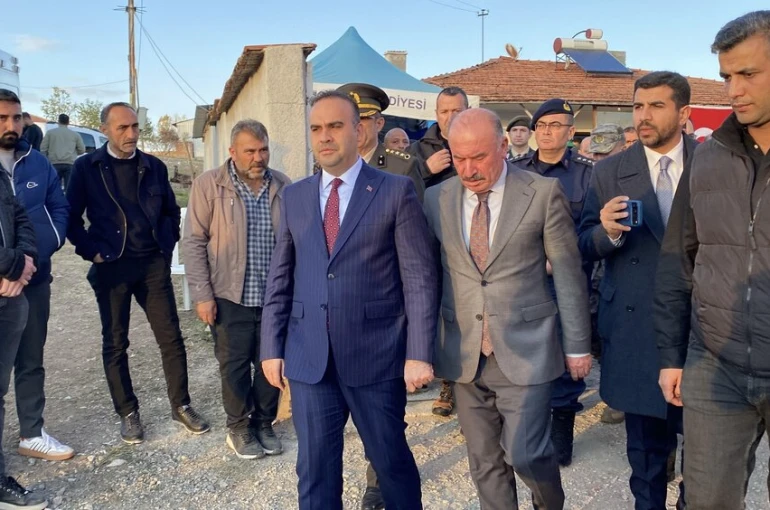 Sanayi ve Teknoloji Bakanı Kacır’dan şehit ailesine taziye ziyareti