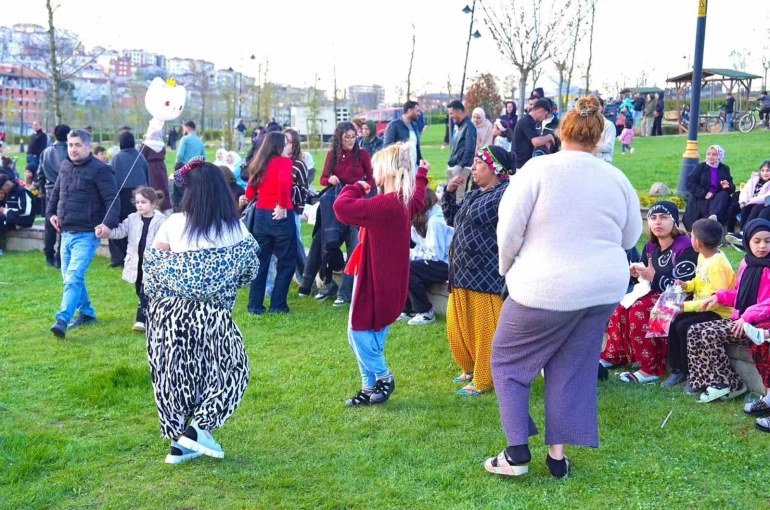 Sancaktepe’de Dünya Romanlar Günü coşkusu: Ayazma Yaşam Vadisi renklendi 