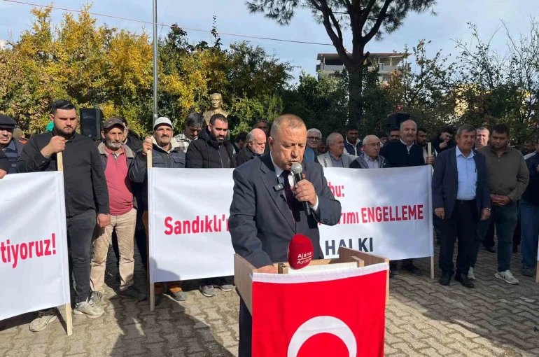 Sandıklı Mahallesi sakinlerinden CHP’li Meclis Üyelerine tepki 