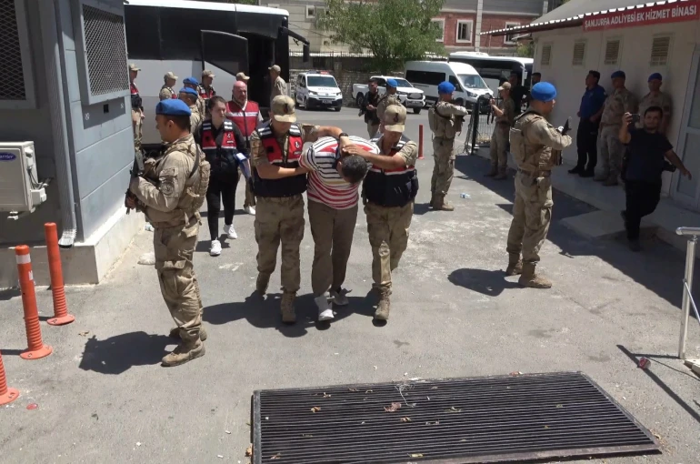 Şanlıurfa’da 12 kilo altın ile 2 milyon TL’yi gasbeden zanlılar tutuklandı