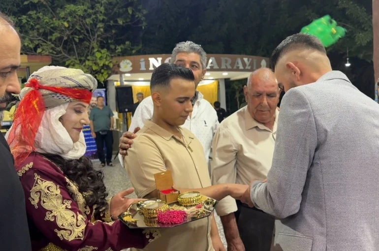 Şanlıurfa’da aşk mesafe tanımadı, ayrı ülkelerde aynı anda nişan yapıldı 