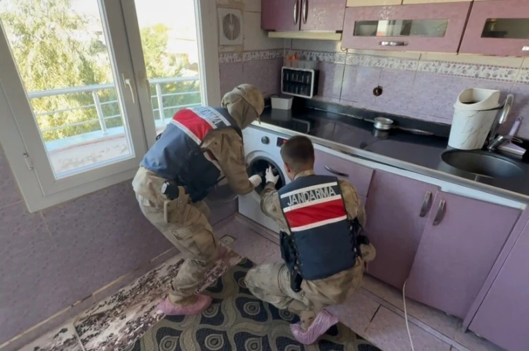 Şanlıurfa’da çamaşır makinesinden 12 tabanca çıktı