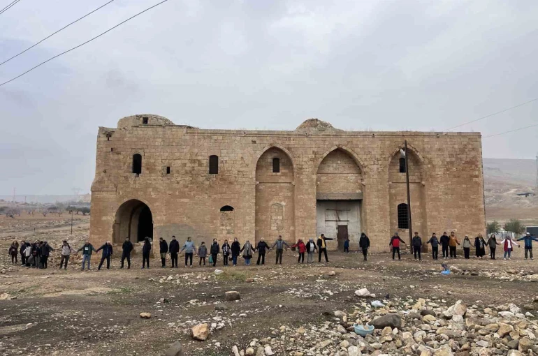 Şanlıurfa’da doğa tutkunları tarihi Germuş Kilisesi için yürüdü 