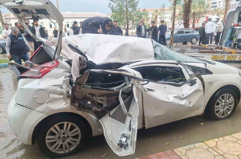 Şanlıurfa’da güneş enerjisi paneli otomobilin üzerine devrildi: 1 ölü 