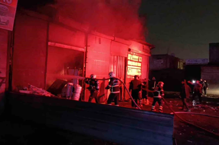 Şanlıurfa’da hurdacı dükkanında korkutan yangın 