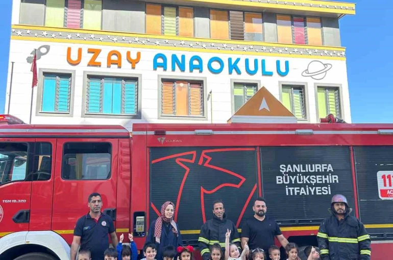 Şanlıurfa’da ihbara giden itfaiye ekiplerine miniklerden pasta sürprizi 