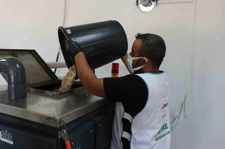 Şanlıurfa’da organik atıklar dönüştürülerek barınaklara veriliyor 