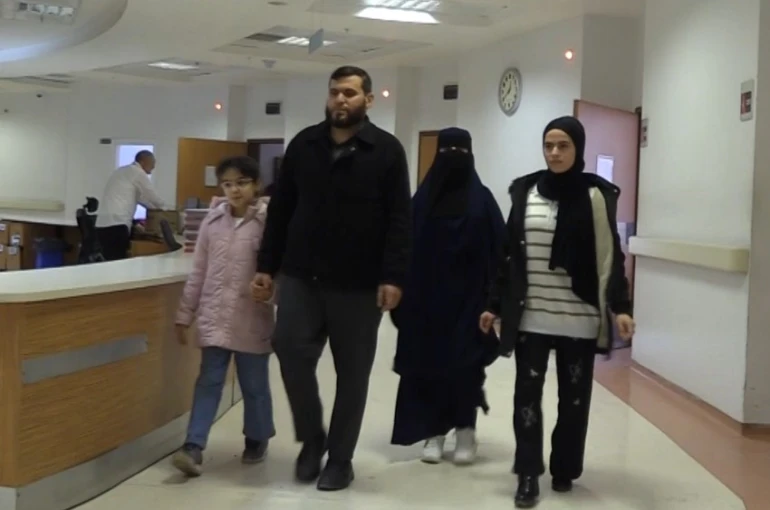 Şanlıurfa’da yatağa bağlı kardeşler tedavi sonrası yürümeye başladı 