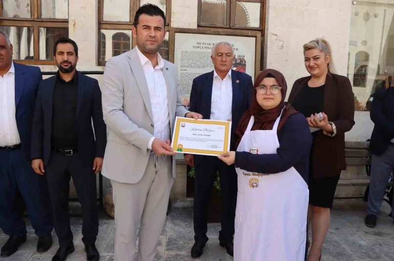 Şanlıurfa’da yöresel yemek eğitimi alan kursiyerlere sertifika verildi