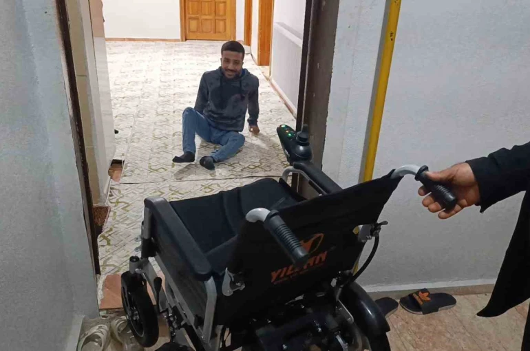 Şanlıurfa’daki engelli gence Ankara’dan akülü tekerlekli sandalye sürprizi 