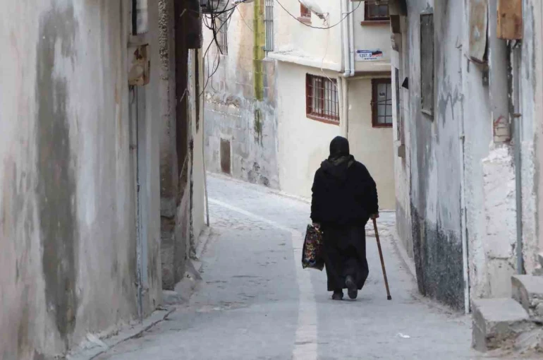 Şanlıurfa’nın tarihi sokakları aydınlatılıyor 