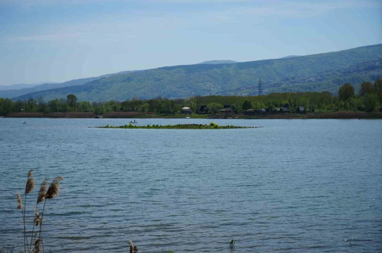 Sapanca Gölü çekildi: Gizemli ada yeniden ortaya çıktı 