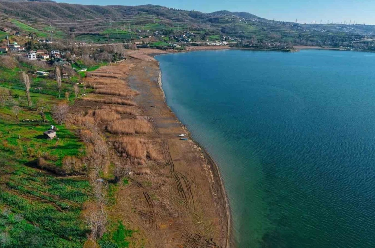 Sapanca Gölü’nde kaçak yapı yıkım çalışmalarının ikinci etabına başlandı 