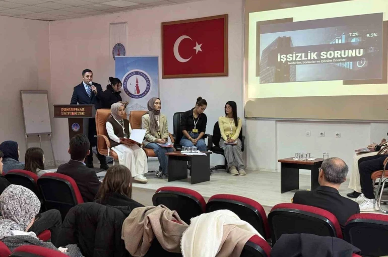 Şaphane MYO’da "Sosyo-Ekonomik Analiz ve Politika Geliştirme Öğrenci Çalıştayı" başlıklı etkinlik 