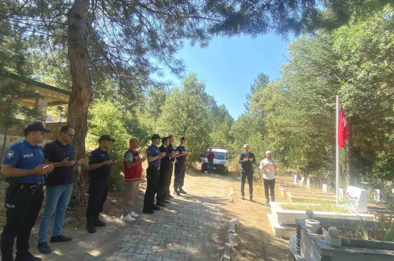 Şaphane’de şehit İlyas Ercan Aslan kabri başında anıldı