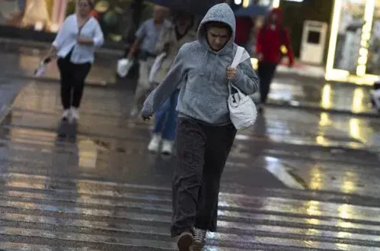 Sarı ve turuncu alarm verildi, SMS'le uyarı yapıldı: Akşam saatlerine kadar bu illerde dikkat