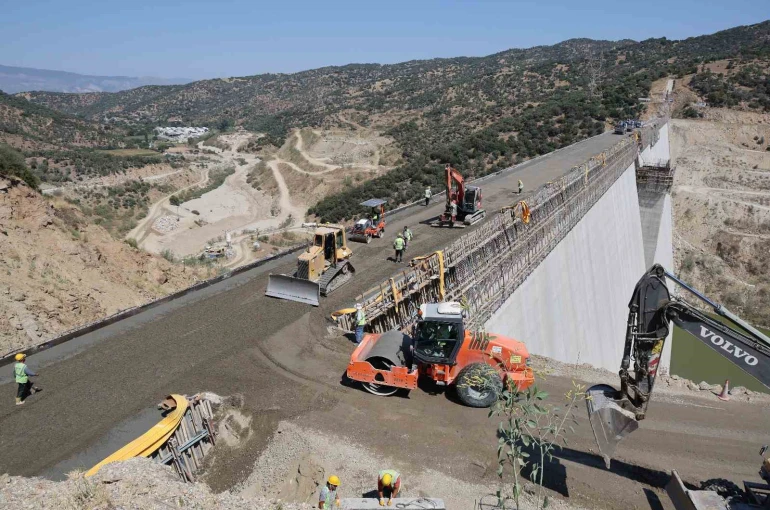 Sarıçay Barajı’nda gövdenin yüzde 92’si tamamlandı 