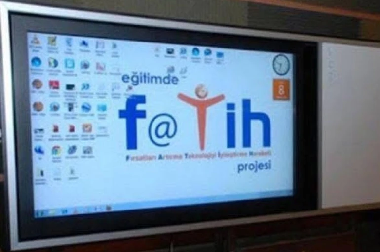 Sarıgöl Dört Eylül İlkokuluna 26 akıllı tahta teslim edildi 