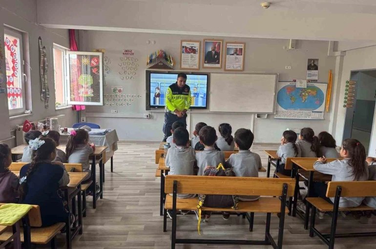 Sarıgöl’de öğrencilere trafik eğitimi verildi 