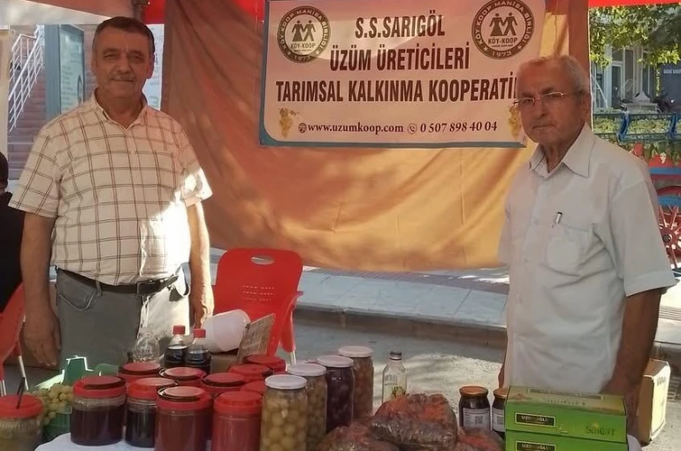 Sarıgöl’de pekmezli karbastı festivale damga vurdu 