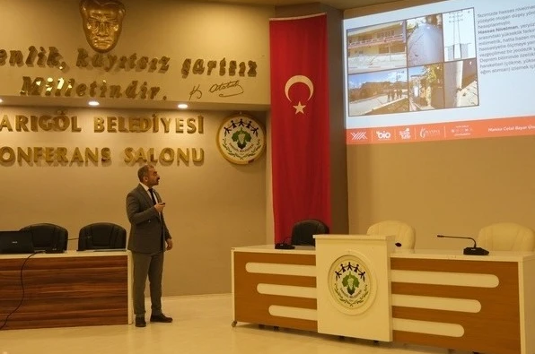 Sarıgöl’ün fay hatları Bilim Kafe’de masaya yatırıldı 