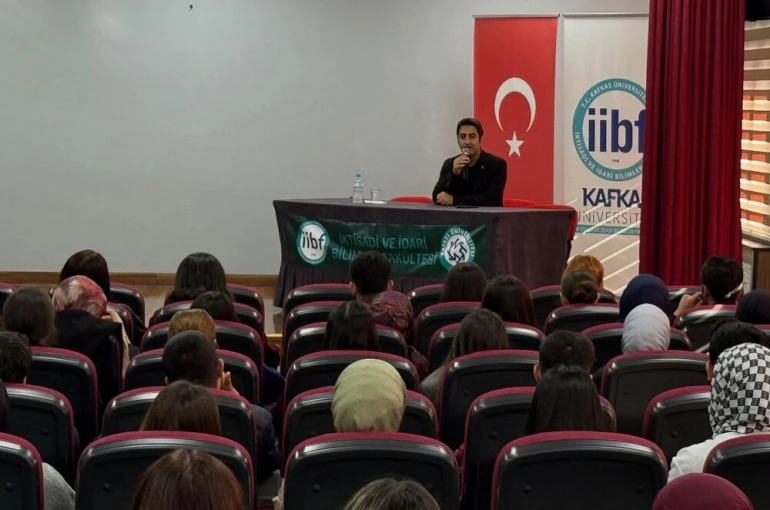 Sarıkamış Kaymakamı Aslantatar, öğrencilerle buluştu 