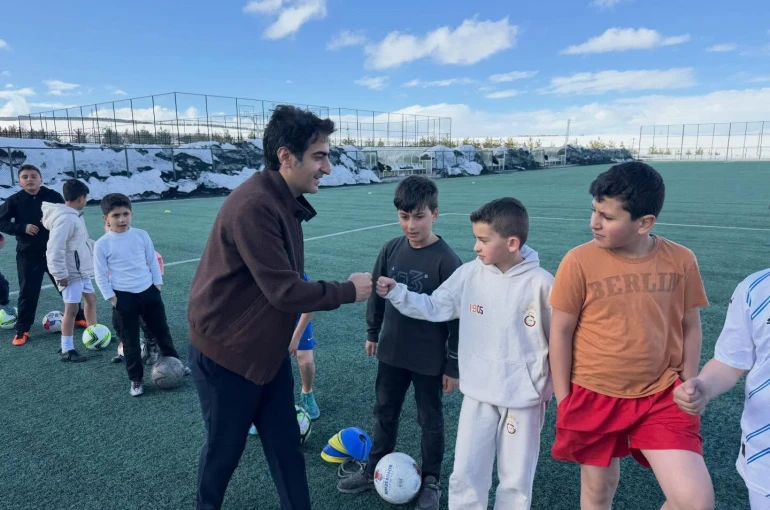 Sarıkamış Kaymakamı Enis Aslantatar’dan Gençlik Merkezi’ne ziyaret 