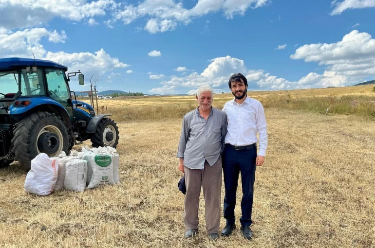 Sarıkamış Müftüsü Divani, tarlada çalışan çiftçilerle buluştu